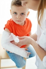 Child getting a cast